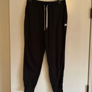 Women’s Vuori joggers, size small